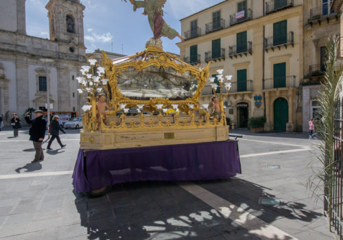 La Sacra Urna In Piazza Garibaldi